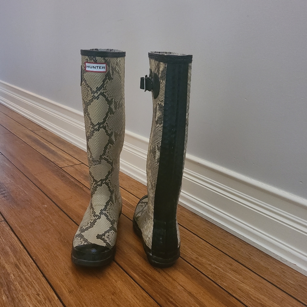 Hunter boots original. Size 9 euro 40. Snakeskin print.